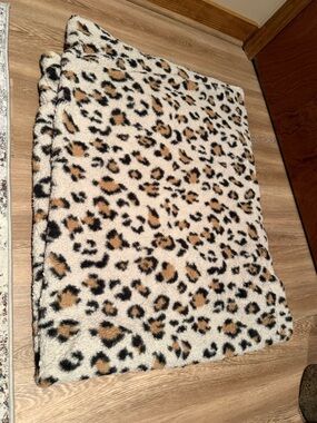 Leopard Print Plush Throw Blanket - Cozy Animal Print